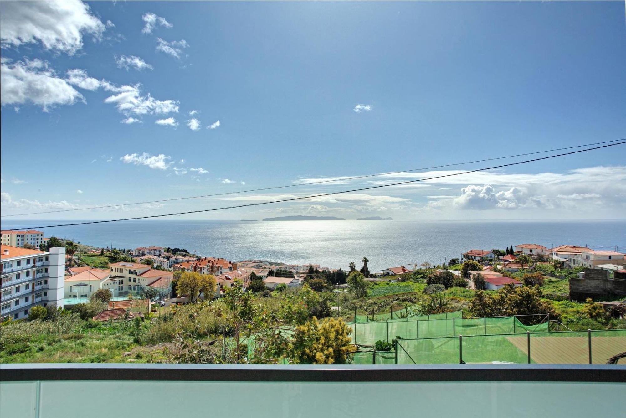 Apartment Panoramic Views I *